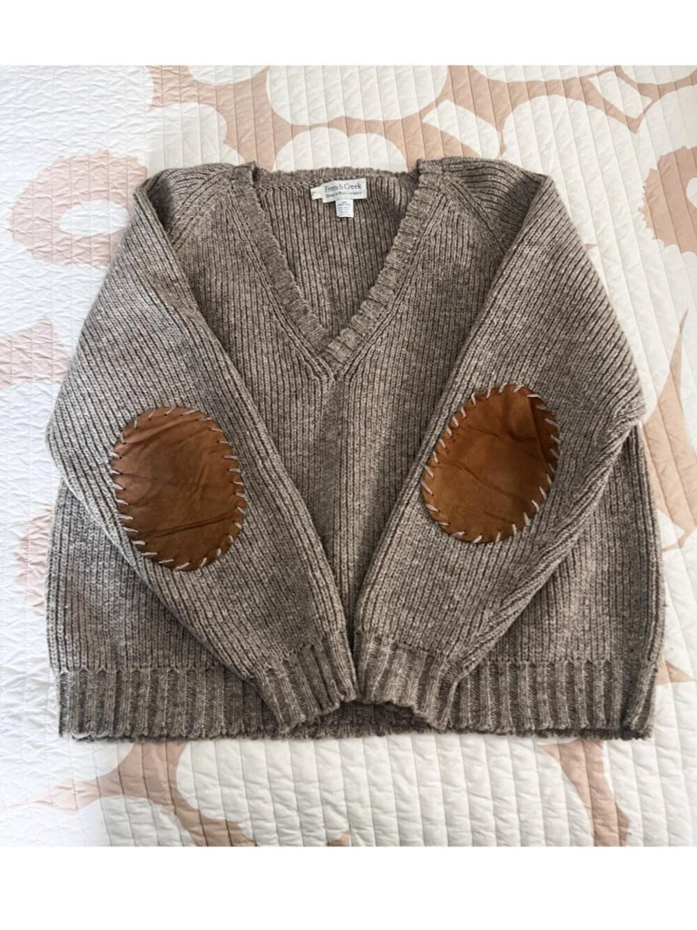 French Creek Sheep & Wool Co virgin wool v-neck sweater elbow patches vintage L